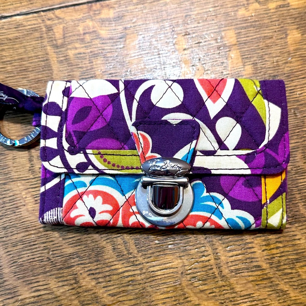 Vera Bradley Wallet Plum Crazy Quick Swipe ID Purple Floral Key‎ Ring